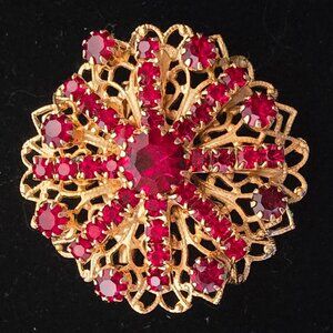 Gorgeous Vintage Unmarked Weiss Ruby Red Rhinestone Brooch / Pin